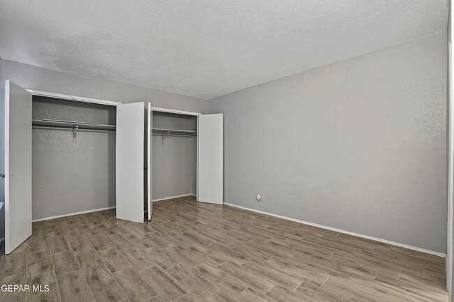 Building Photo - 6201 Escondido Dr