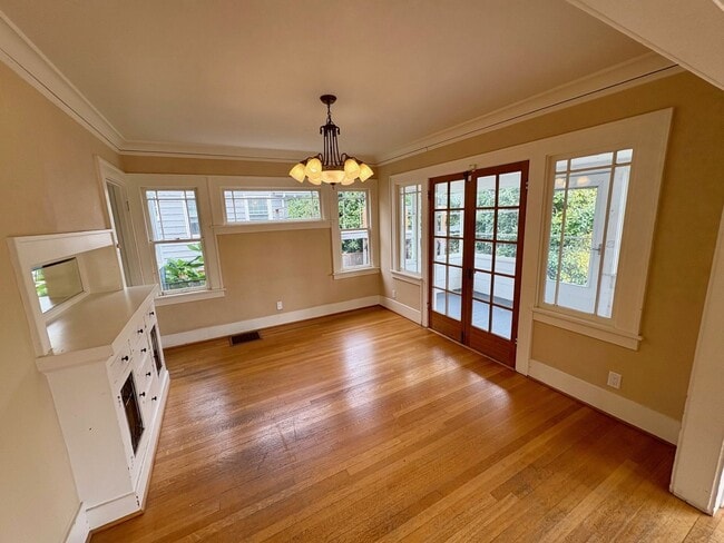 Building Photo - Sunset Hill Home
