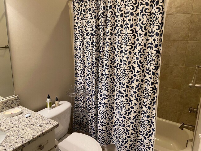 Building Photo - 4BR/4.5BA Furnished Townhome For Rent