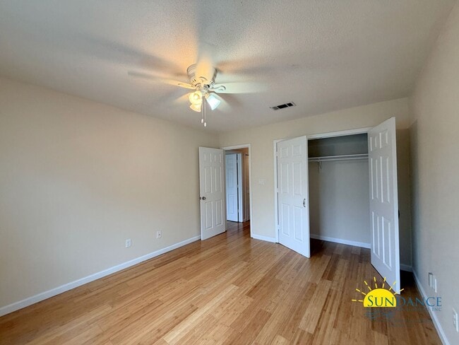 Building Photo - Charming 2 Bedroom Unit in Fort Walton Beach!