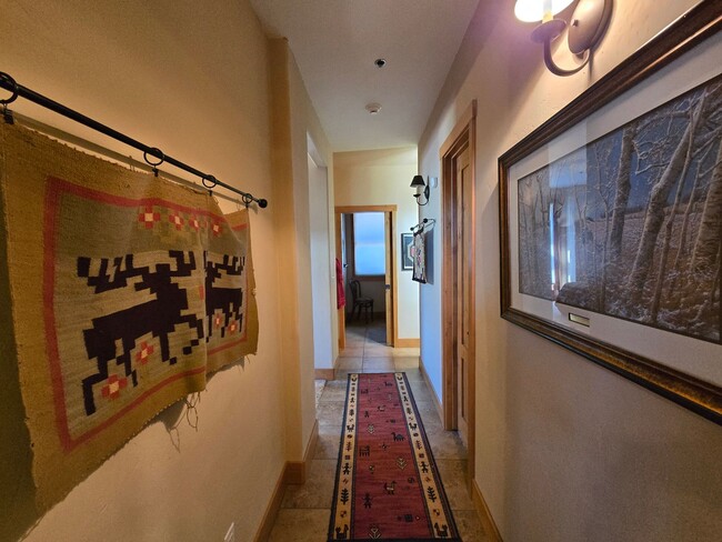 Building Photo - For Rent: Luxury Furnished Riverside Townhome *All Utilities Included*