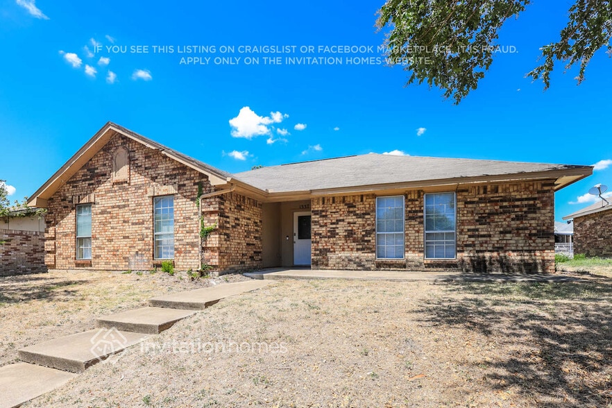 Building Photo - 1337 Greenbriar Ln