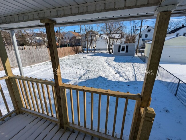 Building Photo - Nicely Updated Two-Bedroom Cape Cod with M...