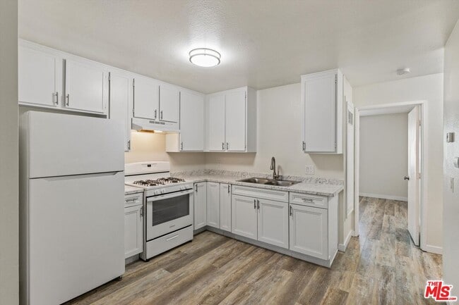 Building Photo - 331 E Washington Ave