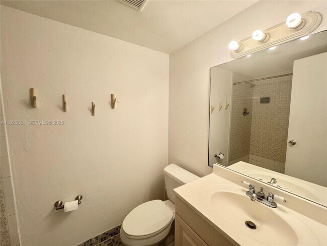 Building Photo - 16508 NE 26th Ave