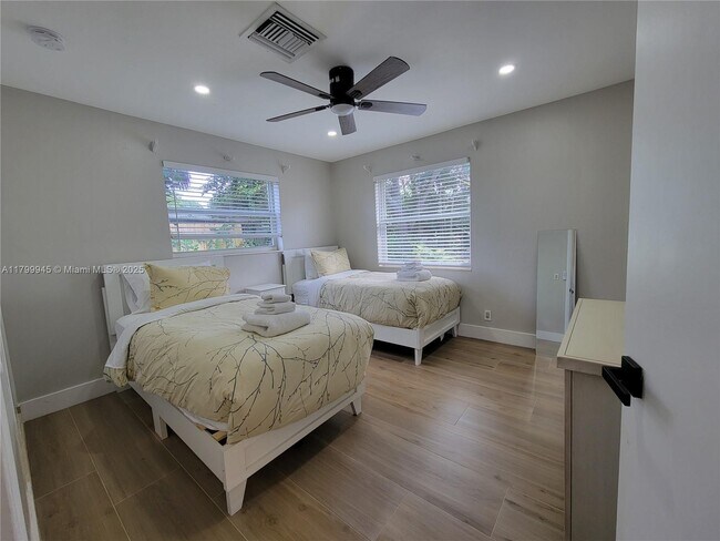 Building Photo - 913 Lighthouse Dr