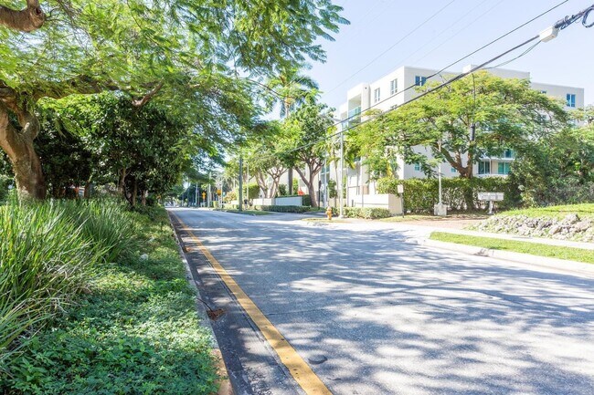 Building Photo - 1528 Brickell Ave