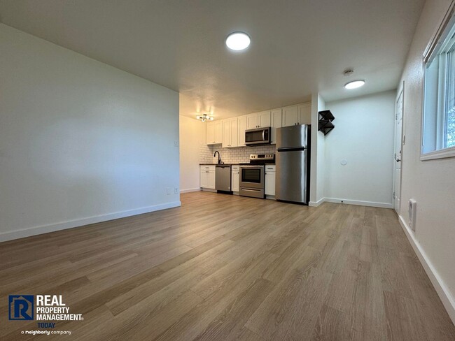 Building Photo - 7619 Douglas St W