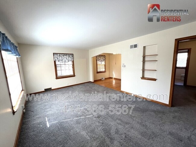 Building Photo - 515 N 65th St