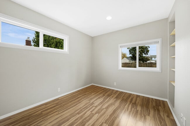 Building Photo - 903 Bonney Ave