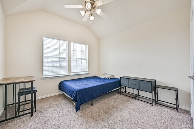 Building Photo - 23213 Zinfandel Dr