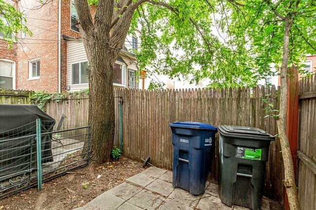 Building Photo - 404 Richardson Pl NW