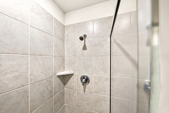 Building Photo - Charming 3-Bed 2 Bath Oasis with Amazing Amenities