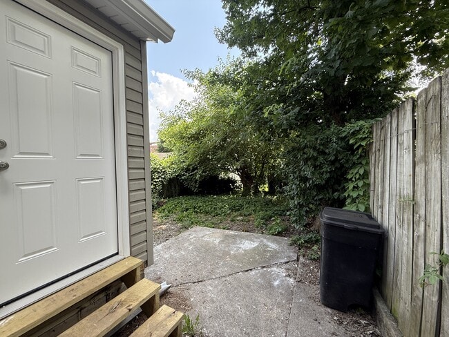 Building Photo - 2036 Mackoy St