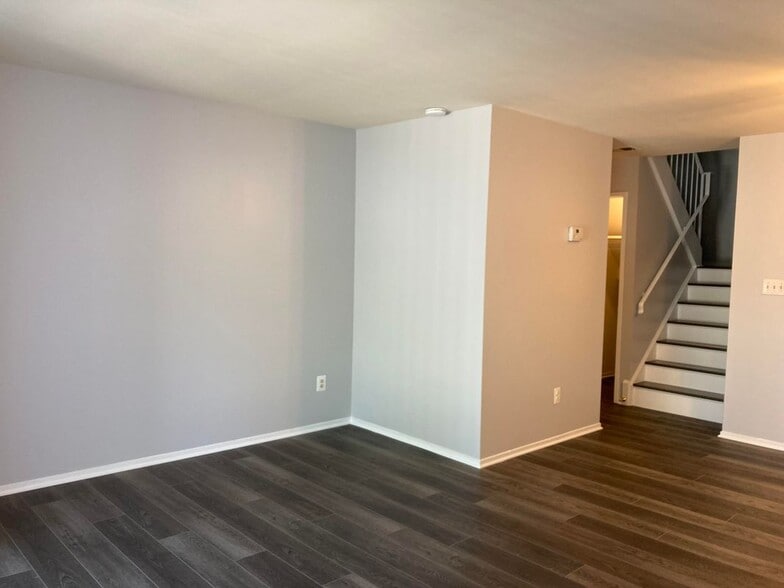 Building Photo - 10260 Ridgeline Dr