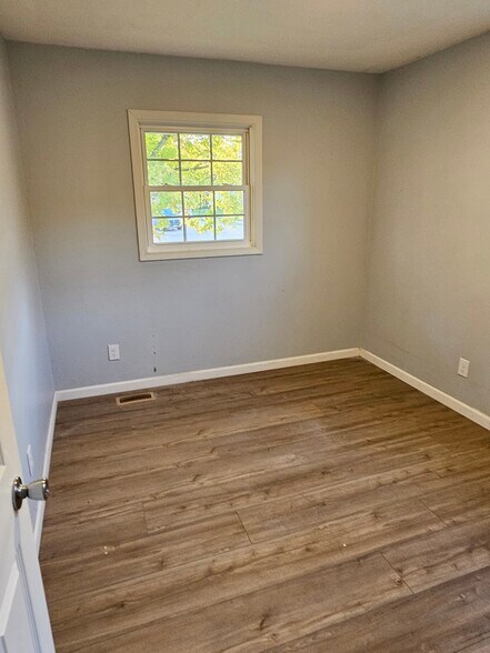 Building Photo - 471 Vincent Ave