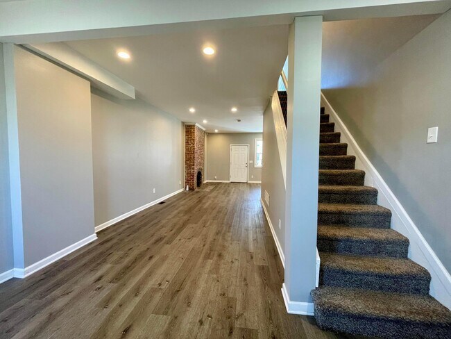 Building Photo - 240 S Princeton Ave