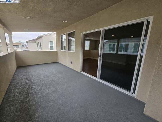 Building Photo - 8553 Waveside Wy
