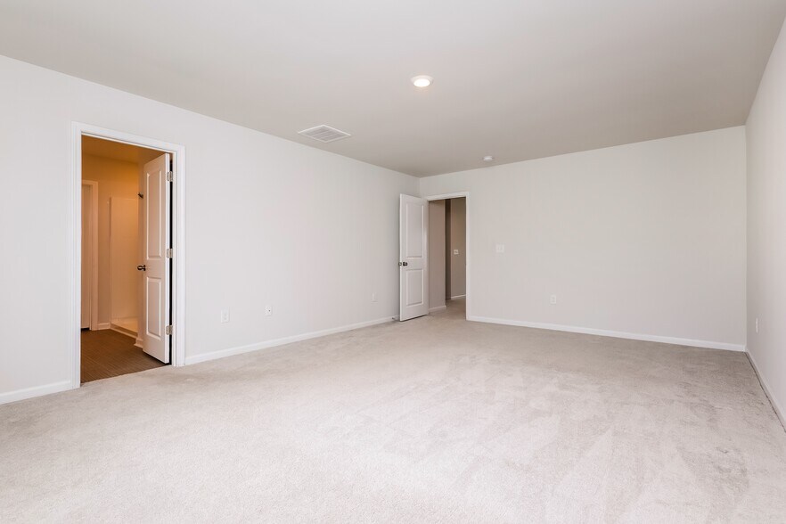 Building Photo - 116 S Reindeer Rd