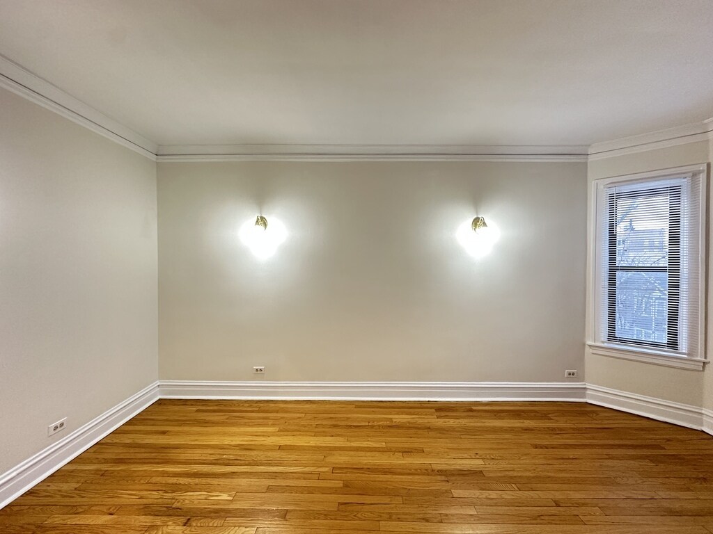 Building Photo - 1913 W Larchmont Ave