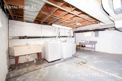 Building Photo - 8541 High Dr