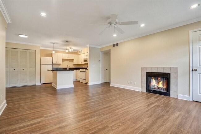 Building Photo - 370 Lake Placid Ct