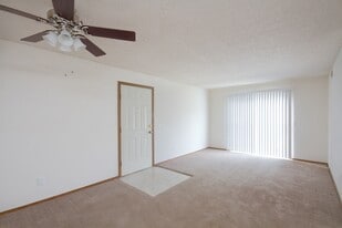 Building Photo - Catalpa East