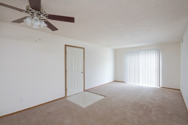 Building Photo - Catalpa East