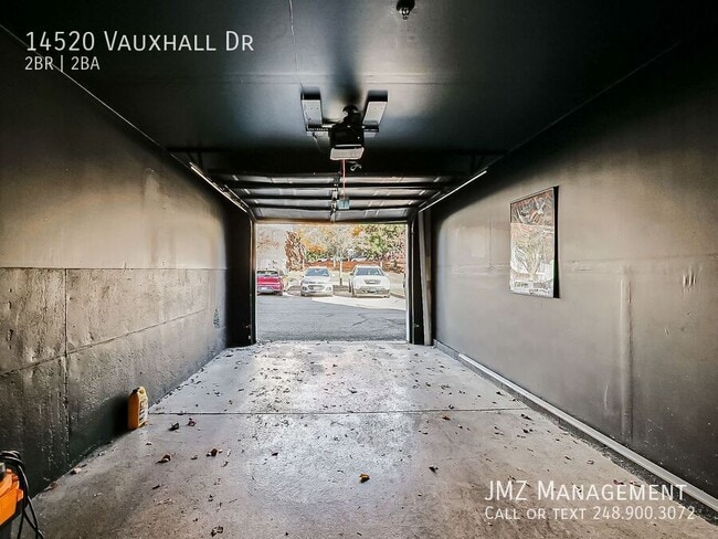 Building Photo - 14520 Vauxhall Dr