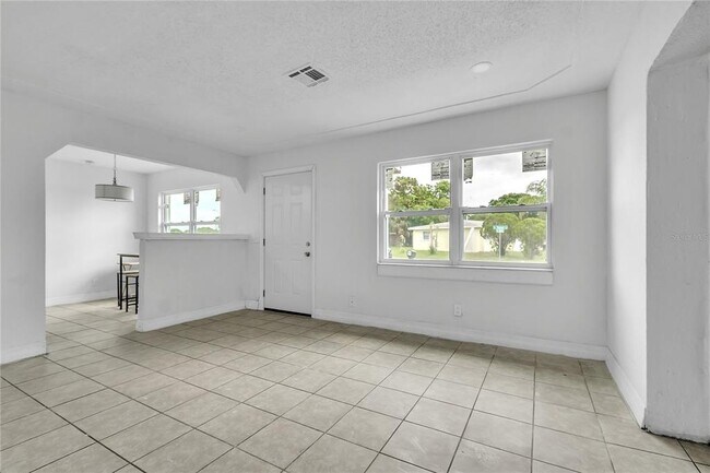 Building Photo - 3312 Plummer Cir