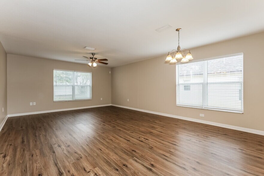 Building Photo - 10721 Shady Preserve Dr