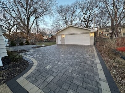 Building Photo - "Charming 4-Bed Retreat in Edina: Spacious 2142 Sq Ft with Hardwood Elegance & Cozy Fireplaces!"