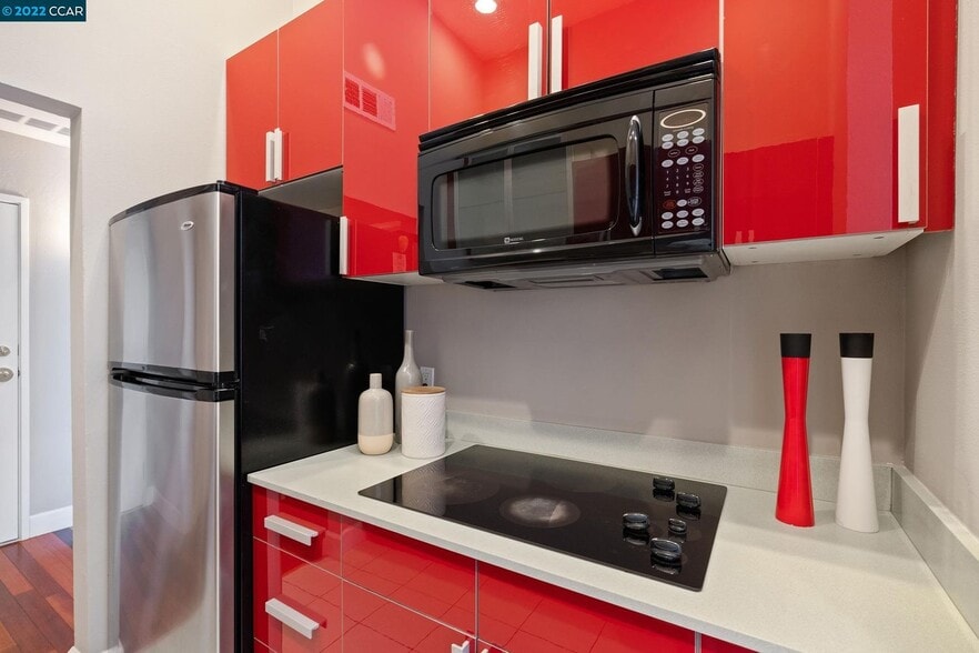 Building Photo - 300 N Civic Dr #313