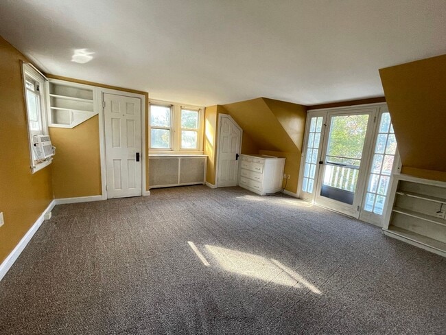 Building Photo - Two-Bedroom House