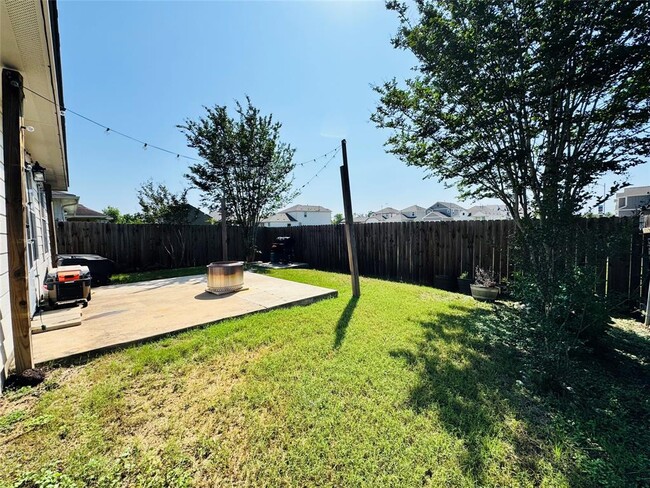 Building Photo - 8420 Twiggy Ln