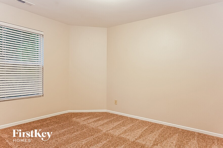 Building Photo - 1323 Perga Ct