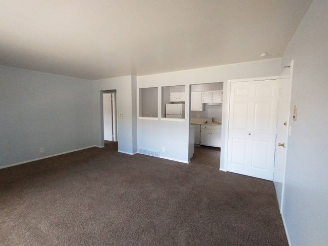 Building Photo - 25336 Shiawassee Cir