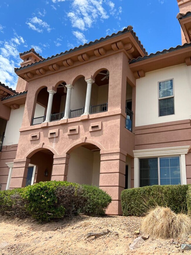 Building Photo - Lake Las Vegas Beauty!!! $2400 Great Views...