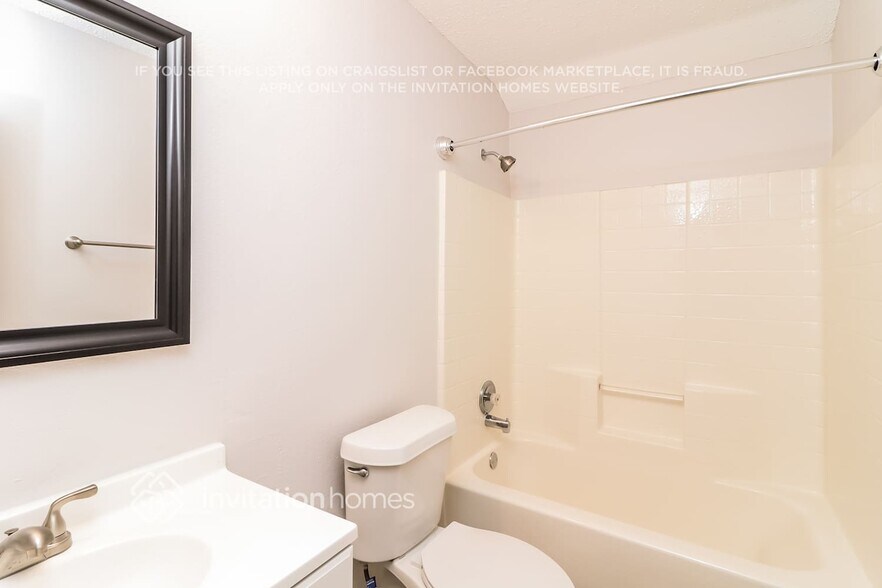 Building Photo - 920 McKavett Dr