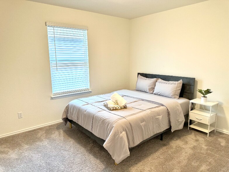 Building Photo - 1106 Aronia Ln