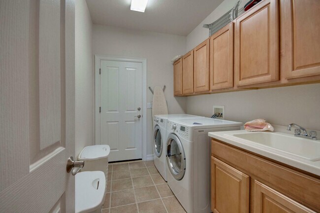 Building Photo - 2809 Eagle Dr