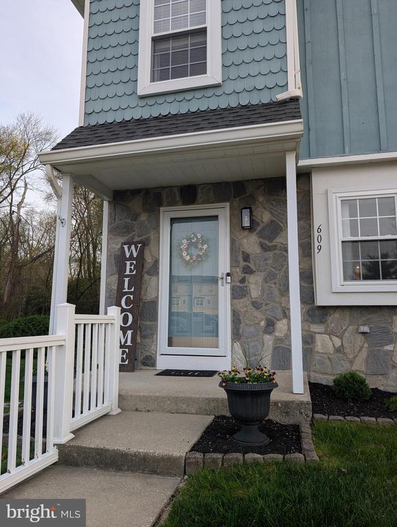 Building Photo - 609 Hartland Ct