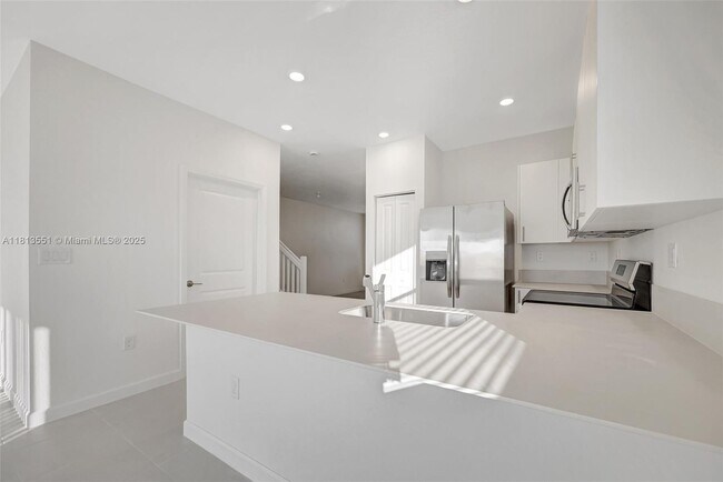 Building Photo - 2455 SE 28th St