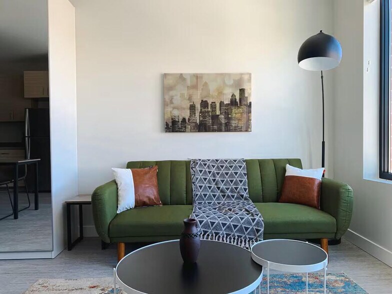 Building Photo - 2530 University Ave