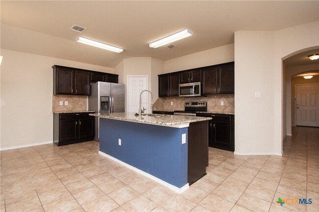 Building Photo - 1707 Gigante Dr