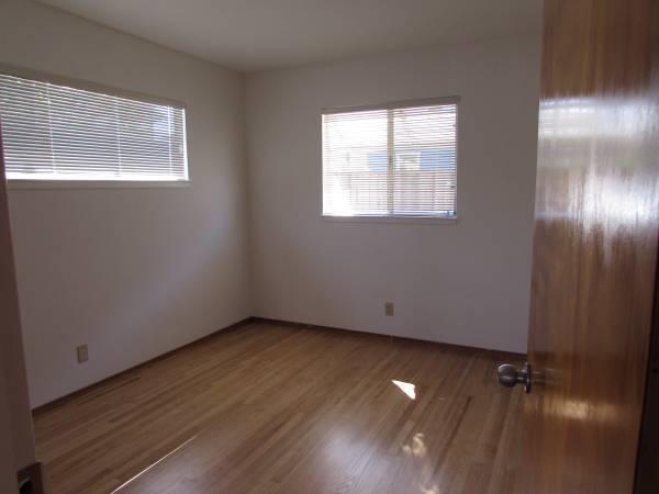 Building Photo - 408 Flora Vista Ave