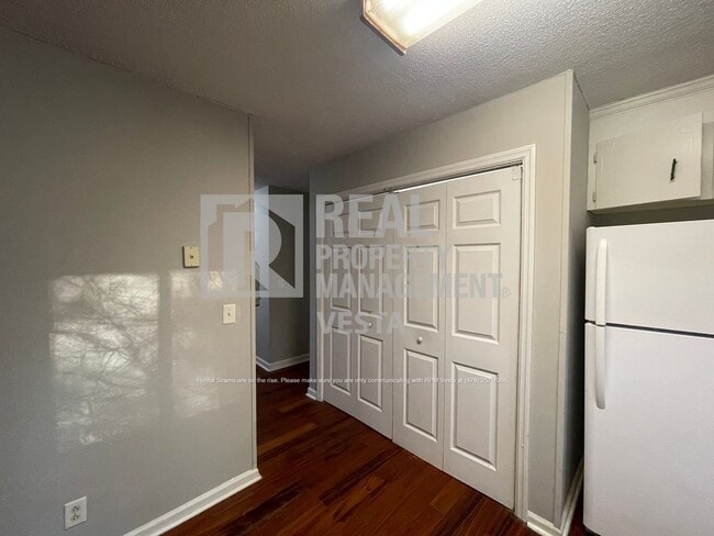 Building Photo - 307 Fox Tail Dr