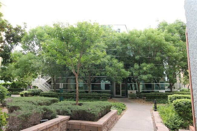 Building Photo - 26 E Serene Ave