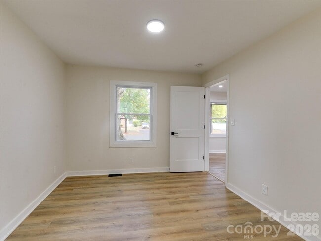 Building Photo - 2721 Mayflower Rd