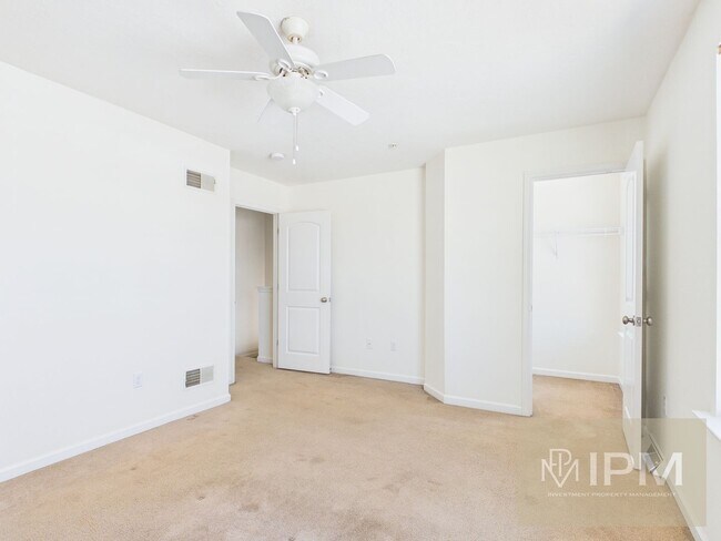 Building Photo - Spacious 3BR/2.5BA Townhome | Garage + Basement Storage | Spring Grove SD | Community Amenities